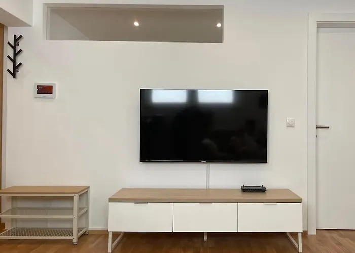 1,5-zimmer, Ausgestattet, 4 Pers, Souterrain, Self Check-in, Parkplatz, Netflix & Amazon Prime Flintsbach