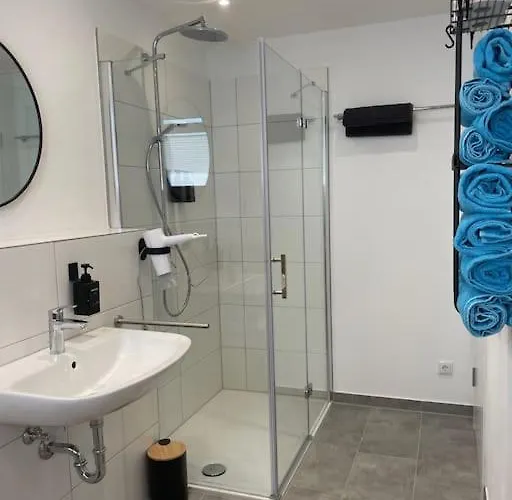 1,5-zimmer, Ausgestattet, 4 Pers, Souterrain, Self Check-in, Parkplatz, Netflix & Amazon Prime