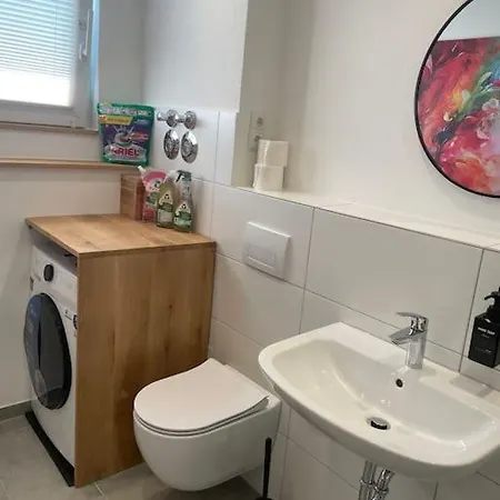 1,5-zimmer, Ausgestattet, 4 Pers, Souterrain, Self Check-in, Parkplatz, Netflix & Amazon Prime Διαμέρισμα Flintsbach