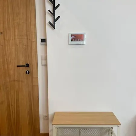 Appartement 1,5-zimmer, Ausgestattet, 4 Pers, Souterrain, Self Check-in, Parkplatz, Netflix & Amazon Prime *