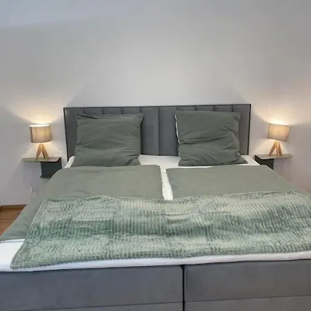 Appartement 1,5-zimmer, Ausgestattet, 4 Pers, Souterrain, Self Check-in, Parkplatz, Netflix & Amazon Prime Flintsbach am Inn