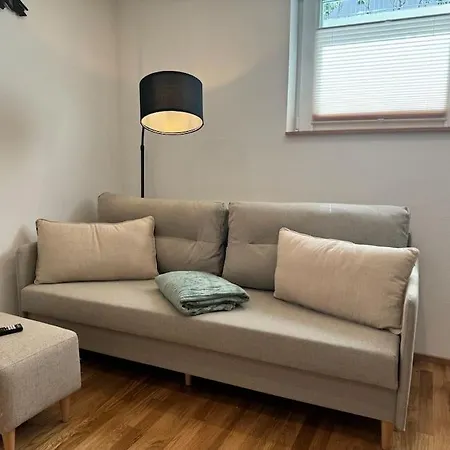 1,5-zimmer, Ausgestattet, 4 Pers, Souterrain Apartment