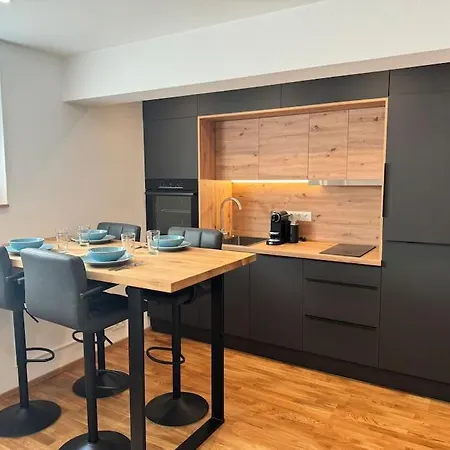 Daire 1,5-zimmer, Ausgestattet, 4 Pers, Souterrain, Self Check-in, Parkplatz, Netflix & Amazon Prime Flintsbach
