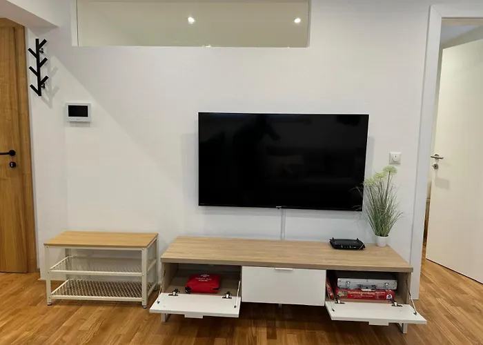 1,5-zimmer, Ausgestattet, 4 Pers, Souterrain, Self Check-in, Parkplatz, Netflix & Amazon Prime Флинтсбах