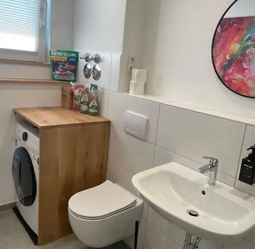1,5-zimmer, Ausgestattet, 4 Pers, Souterrain, Self Check-in, Parkplatz, Netflix & Amazon Prime דירה פלינטסבאך