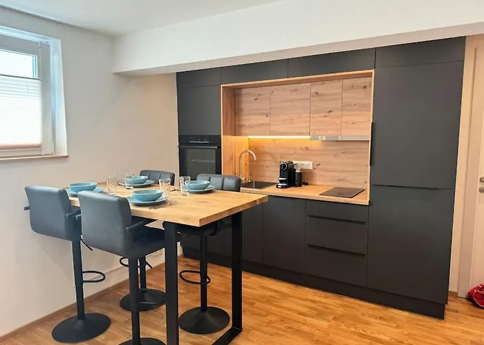 דירה 1,5-zimmer, Ausgestattet, 4 Pers, Souterrain, Self Check-in, Parkplatz, Netflix & Amazon Prime פלינטסבאך